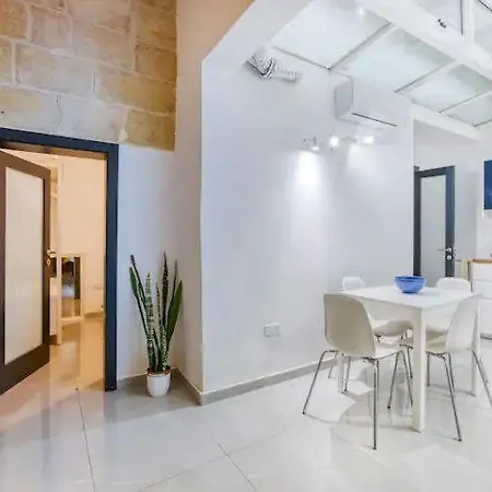 5 Minutes Walk To The Capital * Floriana