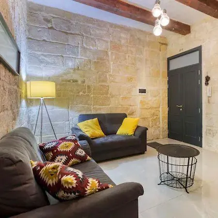 5 Minutes Walk To The Capital