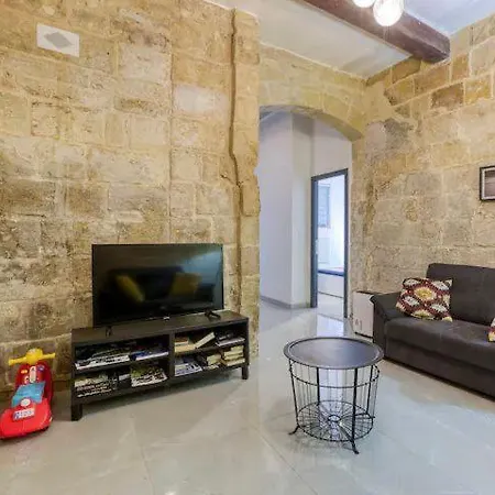 5 Minutes Walk To The Capital *