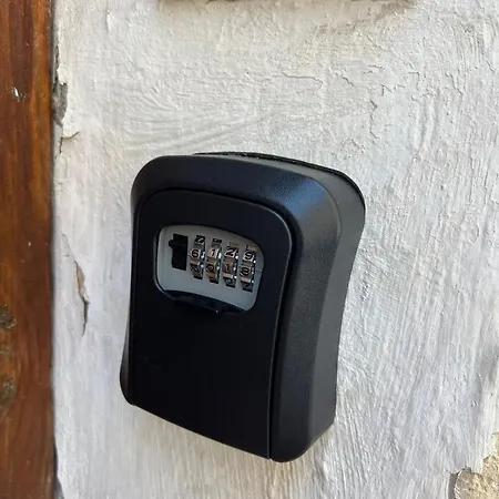 5 Minutes Walk To The Capital Appartamento Floriana