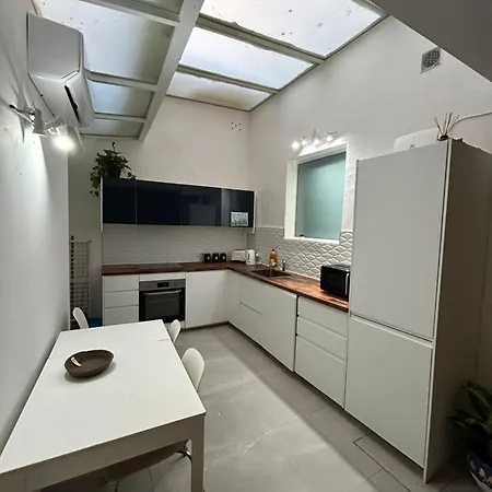 5 Minutes Walk To The Capital