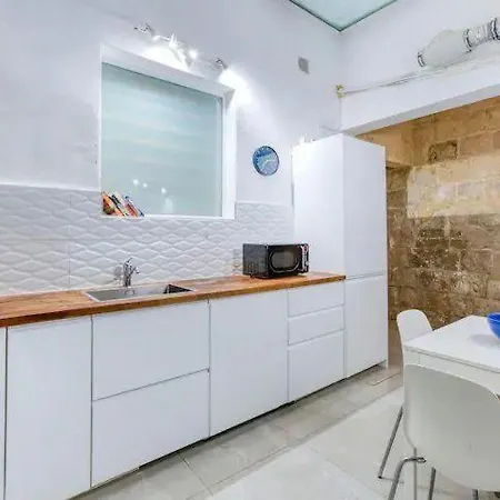 Apartment 5 Minutes Walk To The Capital *