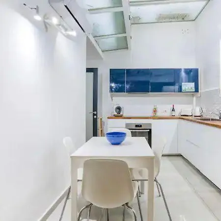 5 Minutes Walk To The Capital * إيل فورجانا