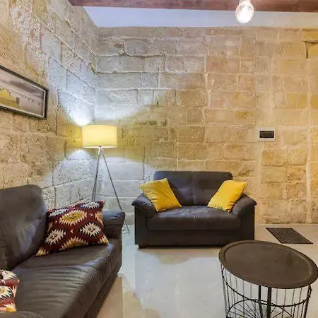 Apartment 5 Minutes Walk To The Capital