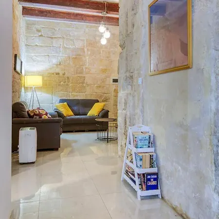 5 Minutes Walk To The Capital شقة *