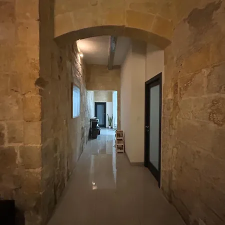 Apartment 5 Minutes Walk To The Capital *