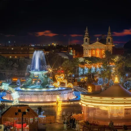 5 Minutes Walk To The Capital *